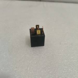 รีเลย์กล่องฟิวส์ฮุนได รุ่น 24L1-05100 สำหรับอะไหล่รถขุด - Product Image 1