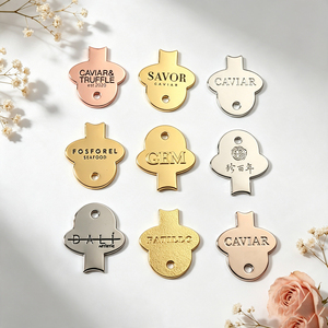 Etiquetas Metálicas de Lujo al por Mayor, Placas de Metal con Logotipo Grabado Personalizado en Aleación de Zinc Fundido a Presión para Cajas de Embalaje de Alimentos Gourmet - Product Image 1