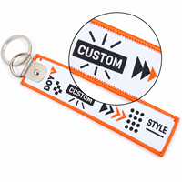 Porte-clés d'étiquette en tissu de forme personnalisée à conception double face en gros avec logo tissé à la machine avec son propre nom