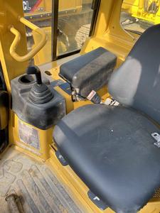 Mini bulldozer d'occasion Caterpillar D4G d'origine japonaise, machine de construction de haute qualité, petit bulldozer sur chenilles CAT D4G en vente - Product Image 6