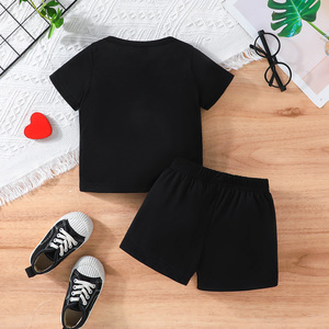 ชุดเซ็ตสองชิ้นขายส่งสำหรับเด็กผู้ชาย เสื้อยืดแขนสั้นลายการ์ตูนพิมพ์ตัวอักษร กางเกงขาสั้นลำลองลายพรางสำหรับเด็ก - Product Image 2