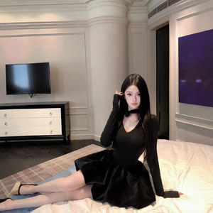 French Hepburn Style V Neck Long Sleeve Dress Women Autumn Winter Little Black Dress Slim Waist Tulip Skirt Birthday Club Dress - Product Image 1