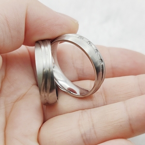 Matrimonio americano e <span class=keywords><strong>anelli</strong></span> di promessa di fidanzamento per coppie in acciaio inox senza ruggine senza dissolvenza signore e <span class=keywords><strong>signori</strong></span> adatti - Product Image 3