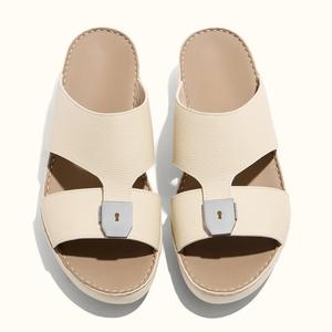 Chaussons arabes en cuir de vache naturel d'usine d'origine pour hommes, avec pièces métalliques personnalisées, vente en gros, fabricant de chaussures du Golfe, usage quotidien - Product Image 2