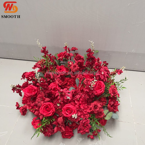 ชุดดอกกุหลาบสีแดงสวยหรู พร้อมใบไม้สีเขียว สำหรับตกแต่งทางเดินงานแต่งงาน - Product Image 2
