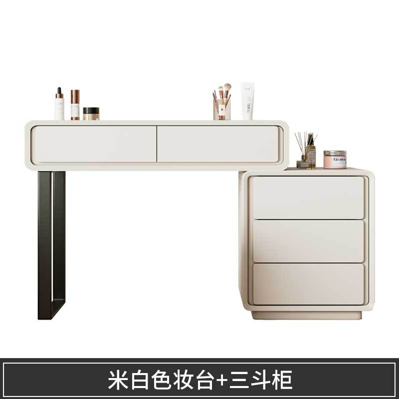 Cómoda T4 blanca con tres cajones.