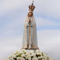 Estatuas de Mármol Personalizadas de la Virgen María de Fátima Multicolores Talladas a Mano en Piedra para Decoración de Iglesia Religiosa