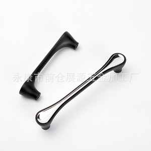 Poignée de meuble contemporaine en alliage de zinc, forme barre, noir sablé chromé, quincaillerie durable - Product Image 1