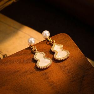 Pendientes de Botón de Plata Tibetana con Incrustaciones de Microperlas, Estilo Retro, de Alta Gama, Chapados en Oro, con Corte Princesa, Imitación de Perla, Geométricos, para Mujer, Regalo - Product Image 3