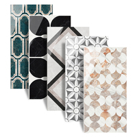 Carrelage décoratif moderne découpé au jet d'eau, dalle de porcelaine grand format, motif marbre, pour projet de maison de luxe