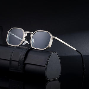 KSL-98347 Lunettes de soleil carrées en métal pour hommes, monture noire, protection UV400, classe 2, verres PC pour usage extérieur - Product Image 2