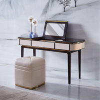 Coiffeuse moderne de luxe en bois massif avec miroir sur pied extensible, éclairage et tiroirs pour chambre d'appartement