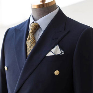Abito da <span class=keywords><strong>uomo</strong></span> Regal <span class=keywords><strong>blazer</strong></span> doppiopetto in lana blu navy con <span class=keywords><strong>bottoni</strong></span> dorati, abbigliamento elegante per dirigenti, vestibilità perfetta per la collezione primavera autunno - Product Image 4
