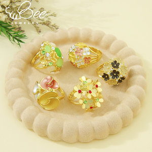 แหวนเคลือบสีสันสดใสสไตล์โรมโบราณ แฟชั่นกันน้ำ ทอง 14k ลายเรขาคณิต ประดับดอกไม้ แหวนค็อกริง สำหรับขายส่ง - Product Image 5