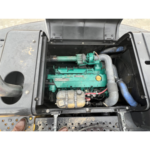 Excavadora de cadenas Volvo EC210 amarilla de uso pesado, capacidad de cazo de 1.3 m, motor de alta eficiencia de 147 HP, 22 toneladas, profundidad de excavación de 5 m - Product Image 5