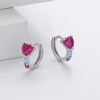 Boucles d'oreilles créoles Huggie en argent massif 925 plaqué or vermeil avec zircon cœur rouge et CZ cœur rouge