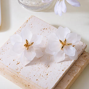 फैशनेबल ट्रेंडी रंगीन फूल के आकार के स्टड ईयररिंग्स - Product Image 5