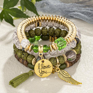 Bracelets en bois multicouches avec breloque papillon au design personnalisé - Product Image 3