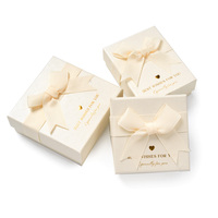Emballage de luxe avec logo en feuille d'or personnalisé boîte-cadeau de bijoux imprimé mat avec nœud de ruban