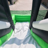 Structure gonflable de football en PVC de qualité supérieure 0,55 mm, toboggan et aire de jeux commerciaux, garantie 3 ans, capacité supérieure à 400 kg, avec souffleur