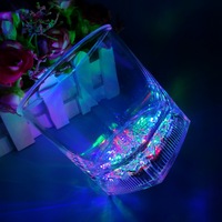 Verres à bière lumineux LED de 10 oz vendus en usine, verres à boire lumineux pour les fêtes et les activités de plein air