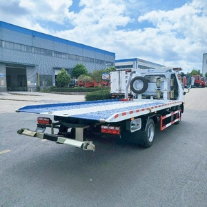 Camion de dépannage léger Dongfeng 4 tonnes à plateau 4x2 à bas prix pour le sauvetage routier et le récupération d'accidents - Product Image 3
