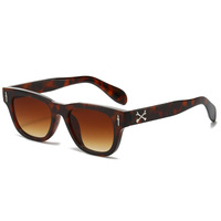 Lunettes de soleil carrées vintage en écaille de tortue pour hommes et femmes, personnalisables avec logo, de marque propre, collection 2024