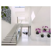 Escalier droit Prima, kit préfabriqué, montage facile, prêt à être expédié, livraison rapide.