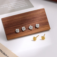 Zierliche Gold Vermeil S925 Silber Rosen-Ohrstecker Sterling Silber Skulpturierte Blumen-Ohrstecker