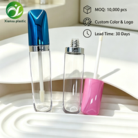 Tube de brillant à lèvres transparent tendance avec capuchon à vis bleu et rose, emballage cosmétique vide en plastique ABS OEM/ODM