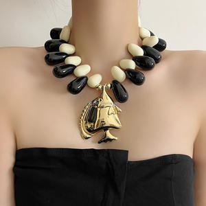 Collana con ciondolo di pesce <span class=keywords><strong>in</strong></span> <span class=keywords><strong>resina</strong></span> colorata a goccia d'acqua con catena alla moda a forma di animale per lo stile di vacanza al mare - Product Image 1