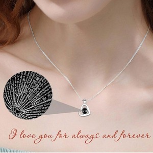 Joyería transfronteriza más vendida: un collar con colgante de corazón brillante que puede proyectar 100 <span class=keywords><strong>frases</strong></span> de "<span class=keywords><strong>Te</strong></span> <span class=keywords><strong>amo</strong></span>" en diferentes idiomas. - Product Image 2