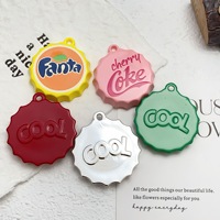 Breloques en forme de bouchon de bouteille de soda (Cola, Sprite, Fanta) en émail électroplaqué 38x34mm pour la création de bijoux DIY
