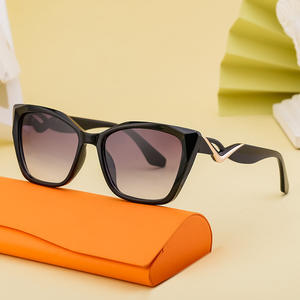 Lunettes de soleil œil de chat style européen et américain pour femmes, protection UV400, monture PC, verres noirs, protection solaire classe 2, mode streetwear - Product Image 1