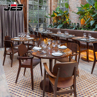 Ensemble de meubles modernes pour restaurant extérieur turc avec chaises en bois massif et tables en marbre pour les projets