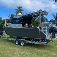 Bateau de pêche en aluminium de 25 pieds avec construction soudée, toit rigide extensible, moteur hors-bord pour divertissement et loisirs