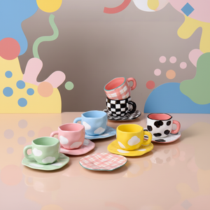 Conjunto de Xícara e Pires de Café em Porcelana Bone China Madou, Pintado à Mão, com Padrão Xadrez Marrom, Design Exquisito e Adorável, Presentes Corporativos, Ecológico - Product Image 2