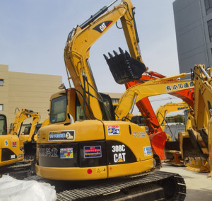 Mini-excavatrice CAT 308 d'occasion, économique en carburant et puissante, avec une masse opérationnelle de 8 tonnes, à vendre - Product Image 4