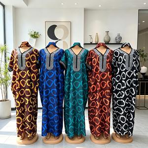 Abaya Vintage Personalizzata per Donne, Vestito Tradizionale Africano con Strass, Traspirante, Taglia Unica per Donne Musulmane, Set con Sciarpa - Product Image 1