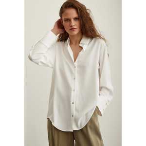 Chemise en satin Lycra écru pour femme, boutonnée, minimaliste, pour tous les jours - Product Image 2