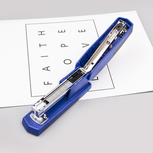 Juego <span class=keywords><strong>de</strong></span> grapadoras manuales <span class=keywords><strong>de</strong></span> alta calidad <span class=keywords><strong>para</strong></span> oficina y Escuela con 1 media tira <span class=keywords><strong>de</strong></span> plástico 1000 grapas 1 removedor <span class=keywords><strong>de</strong></span> grapas Mini Juego <span class=keywords><strong>de</strong></span> Herramientas <span class=keywords><strong>de</strong></span> oficina - Product Image 6