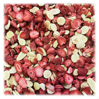 Dus Natuurlijke Verfrissende Snackoptie Knapperige Gevriesdroogde Aardbeien En Bananenchips Een Natuurlijke Keuze Van Gedroogd Fruit