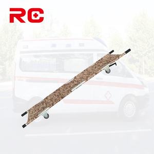 Nouvelle <span class=keywords><strong>promotion</strong></span> : Brancard manuel pliable à deux sections avec roues, léger, facile à nettoyer, équipement <span class=keywords><strong>médical</strong></span> d'urgence, capacité 160 kg - Product Image 2