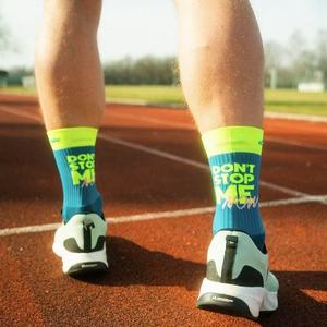 Chaussettes de course personnalisées à coussinets fins Chaussettes de <span class=keywords><strong>compression</strong></span> de haute qualité pour le cyclisme et le sport Chaussettes basses pour femmes de marque à quantité minimale de commande vente en gros - Product Image 1