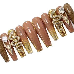 Faux <span class=keywords><strong>ongles</strong></span> courts personnalisés à presser, marque privée, pointes d'<span class=keywords><strong>ongles</strong></span> artificielles papillon, en ABS, longueur moyenne, avec strass et fleurs - Product Image 1