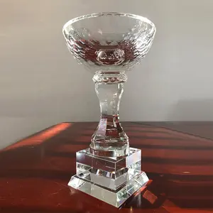 Trofeo de cristal tallado 3D personalizado a la moda más vendido del fabricante Trofeo de cristal de recuerdo