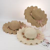 Chapeaux de paille à bord volanté multi-tailles, motif floral, avec cordon coupe-vent, pour les vacances d'été, vente en gros