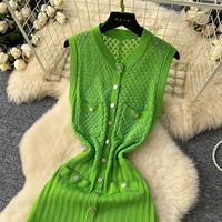Robe en tricot crocheté ajouré, col en V, sans manches, boutonnage simple, cintrée à la taille, style vintage premium, Printemps/Été 2026