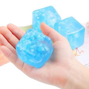 ของเล่นบีบคลายเครียดรูปทรงลูกบาศก์ใส 5 ซม. แบบกล่อง ขายดีที่สุด ของเล่นบีบสโนว์เฟลก ของเล่นสัมผัสแบบสกุชชี่ บรรเทาความวิตกกังวล บีบแล้วคืนตัวช้า - Product Image 3