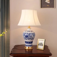 Lampe de table moderne en céramique de porcelaine bleue et blanche avec abat-jour en tissu, vente chaude